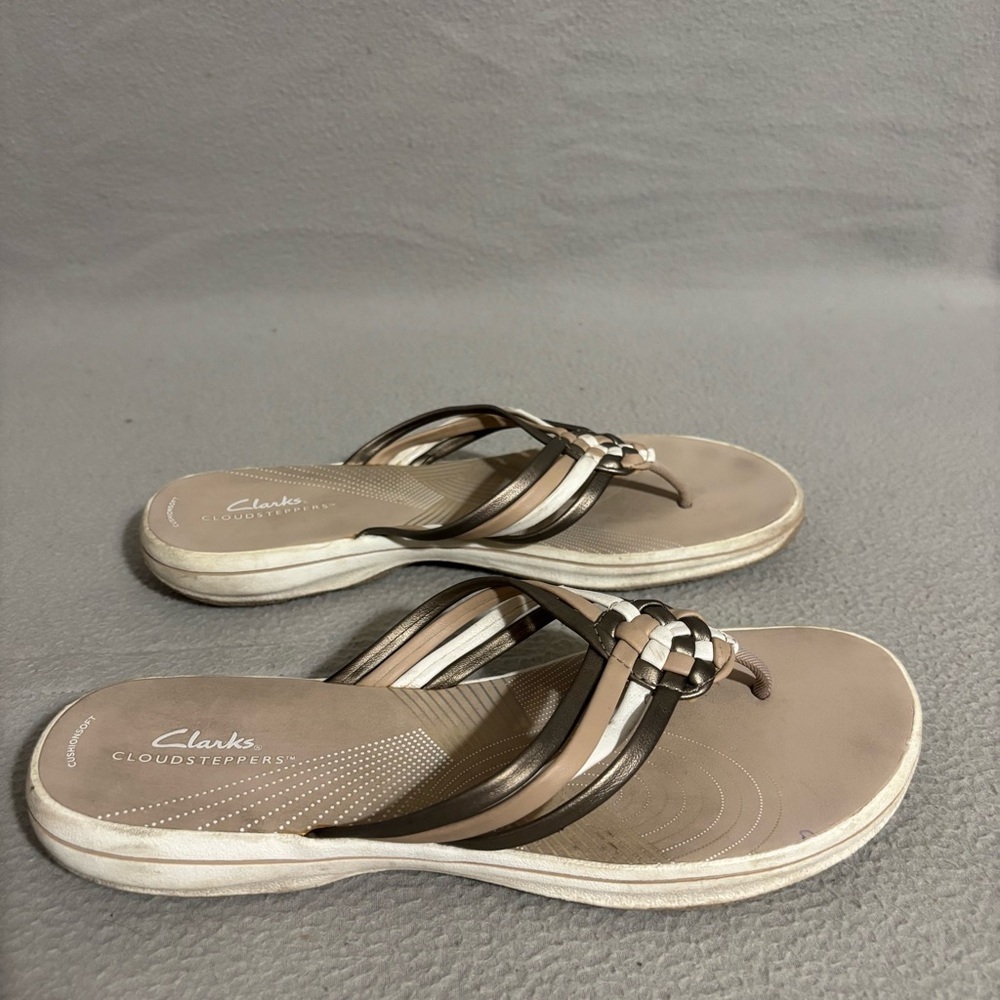 Clarks Cloudsteppers Women's Breeze Coral and Brown Woven Thong Sandals size 10